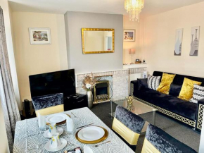 Lovely Holiday Home Near Cardiff City Centre - Madoc Road 3 Bedrooms Sleeps up to 7